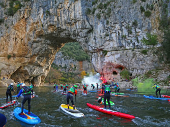 Départ de l'Ard river paddle sous le Pont d'Arc