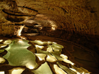 La grotte de Saint-Marcel