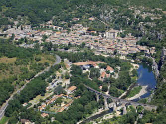 Vogue plus beau village de France et son château